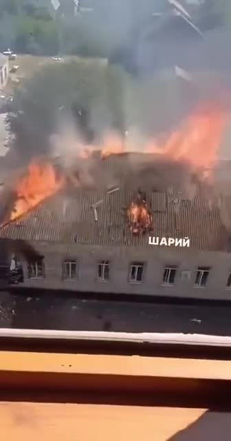   لحظه تکان‌دهنده برخورد دو پهپاد روسی به ساختمانی در کرمنچوک اوکراین