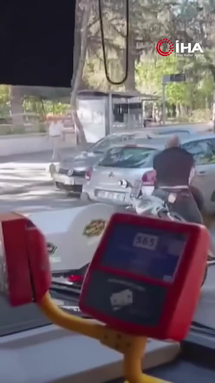   درگیری خیابانی در ازمیر؛ کلاه ایمنی به سلاح بدل شد