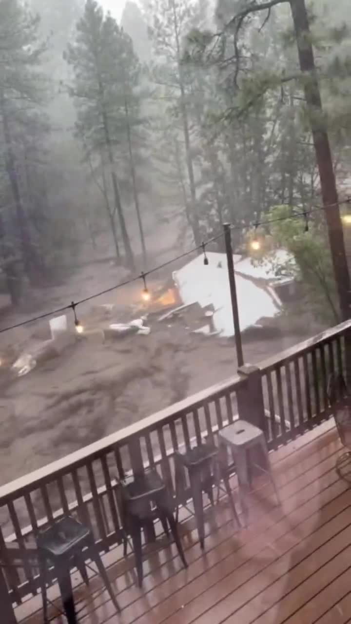   پس از تگزاس، سیل ایالت همسایه نیومکزیکو در آمریکا را درنوردید