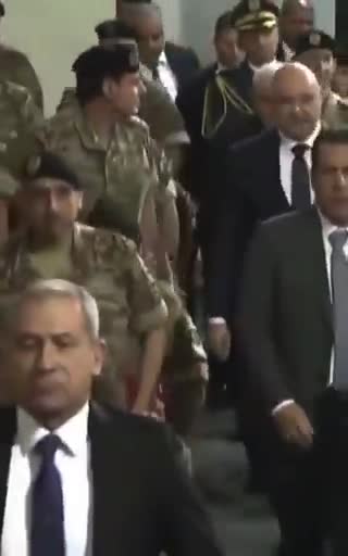   شوخی غیرمنتظره جوزف عون با یک فرمانده ارتش لبنان