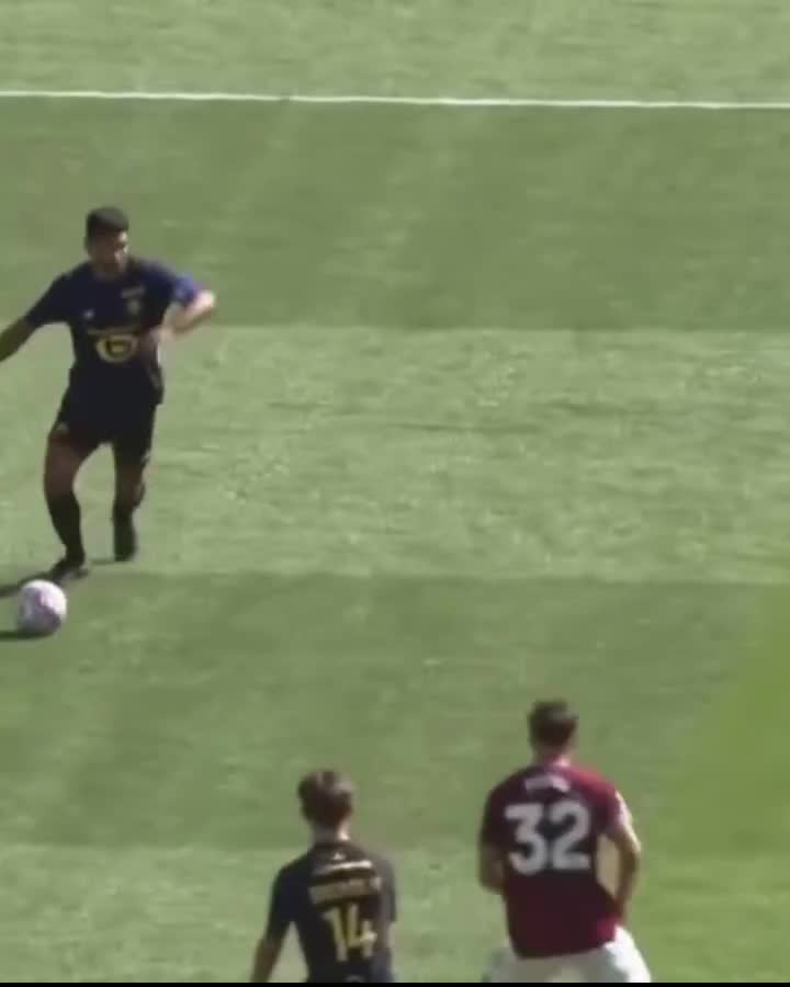   اولیویه ژیرو بار دیگر با یک ضربه آکروباتیک همه را شوکه کرد!