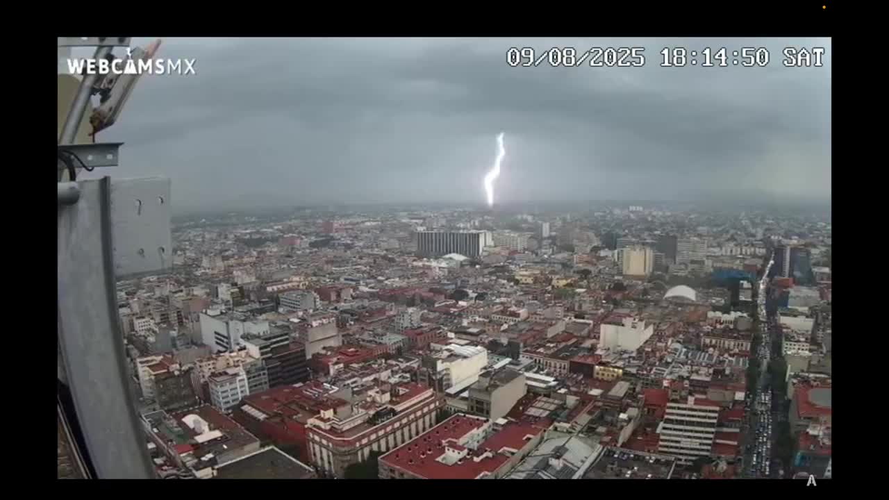 ببینید| فیلم رعد و برق هولناک و شدید که شهر مکزیکو را لرزاند | 19 مرداد 1404