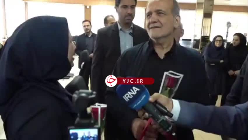   واکنش جالب پزشکیان به ترکی حرف زدن یک خبرنگار