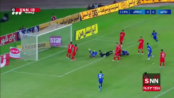   گل اول استقلال به تراکتور در دقیقه 11
