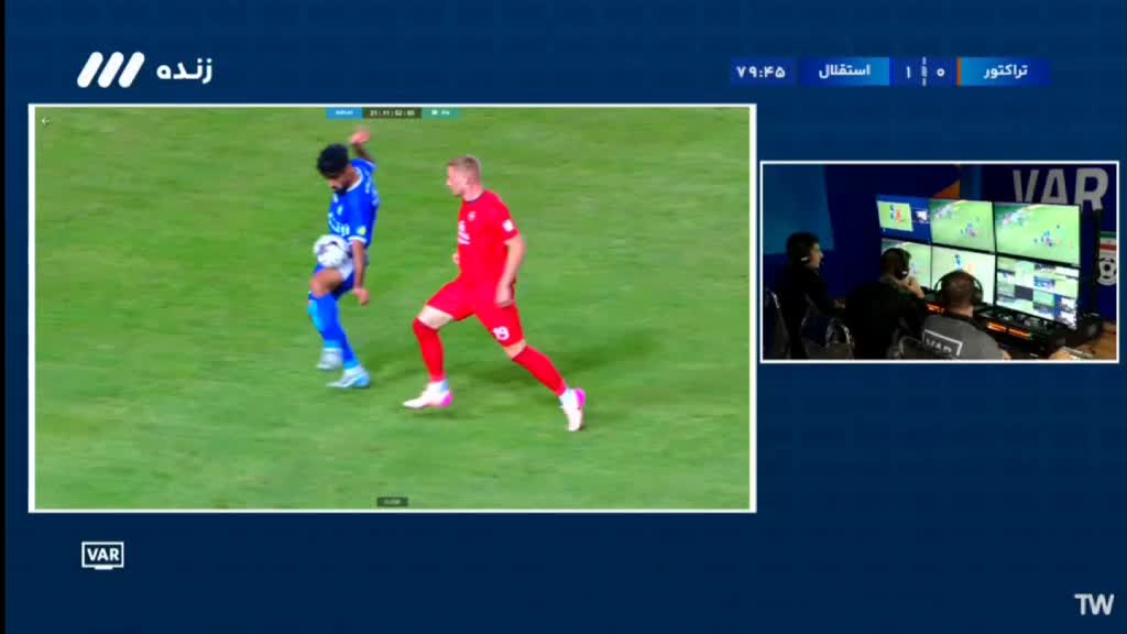   لحظه اعلام پنالتی به سود تراکتور بعد از بازبینی VAR
