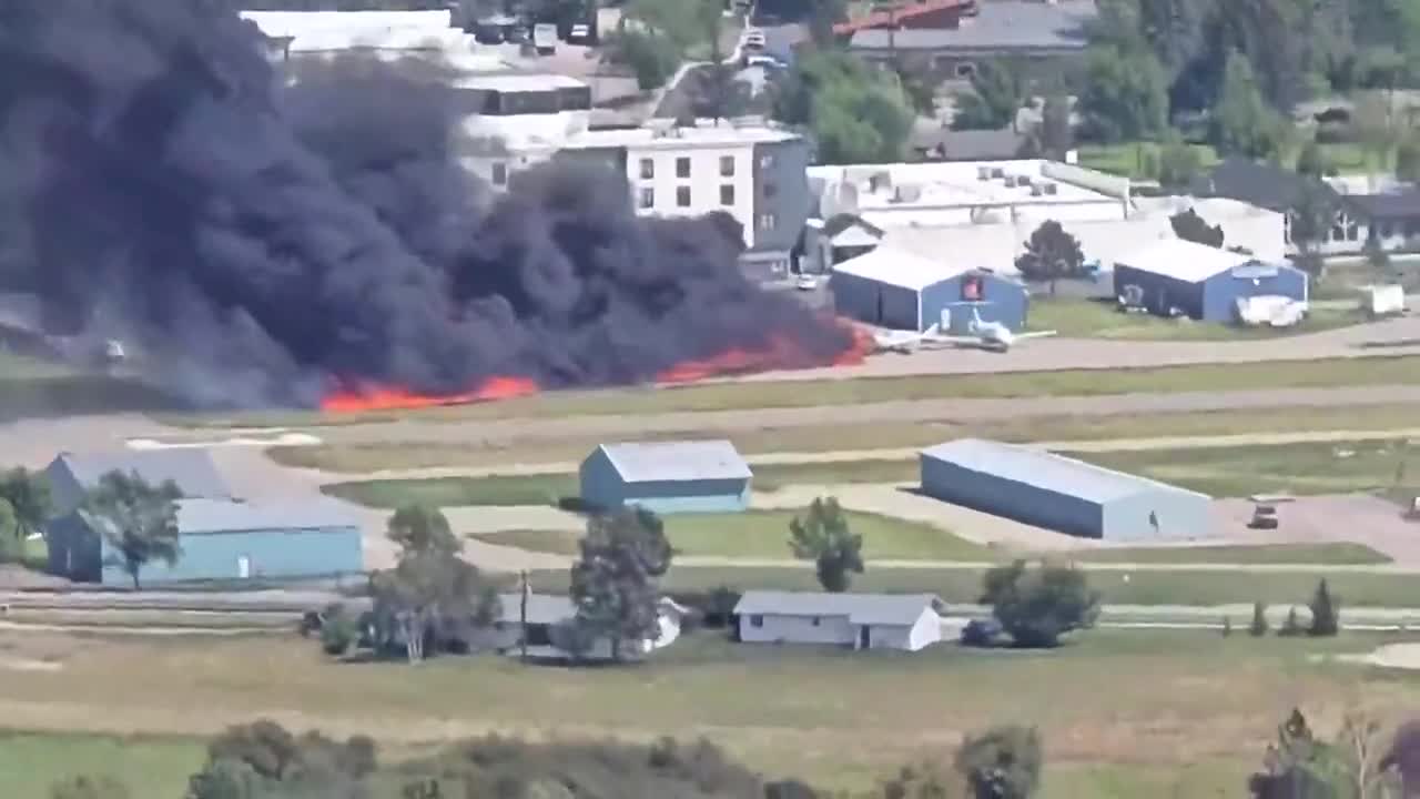   اولین تصاویر از تصادف یک هواپیما با هواپیماهای پارک شده در آمریکا