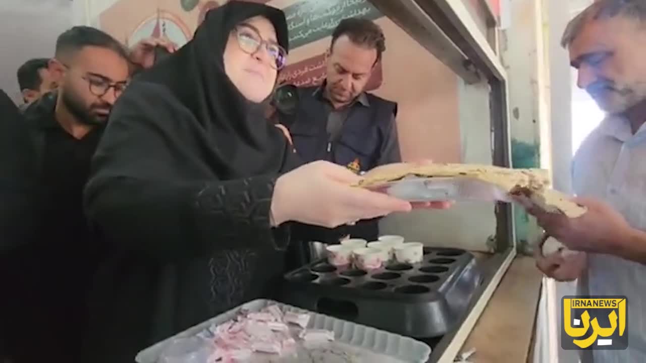   پذیرایی سخنگوی دولت از زائران در مسیر زوار اربعین حسینی - مهران