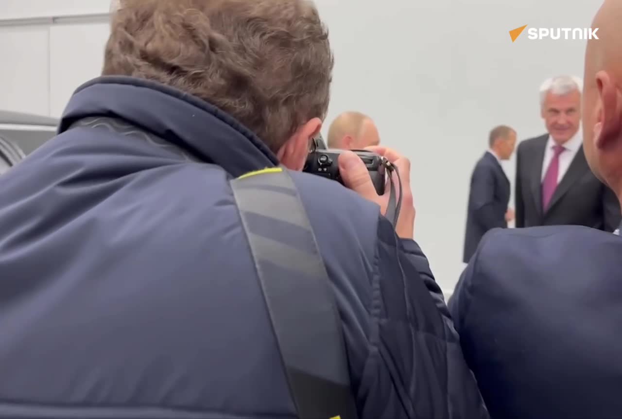    گشت و گذار پوتین در شهر ماگادان روسیه قبل از سفر به آلاسکا