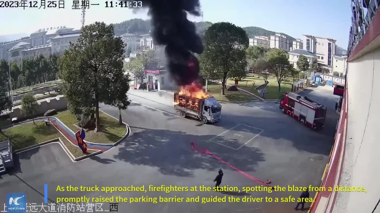   آتش‌سوزی کامیون در خیابان‌های چین