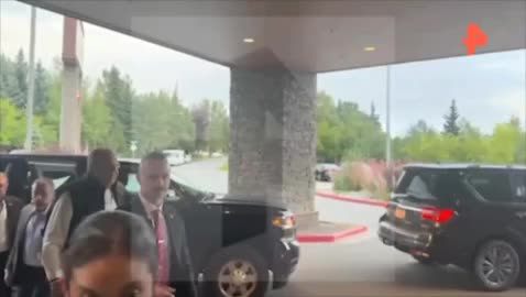   حاشیه پررنگ سفر لاوروف به آلاسکا؛ تی‌شرت اتحاد جماهیر شوروی سوژه رسانه‌ها شد