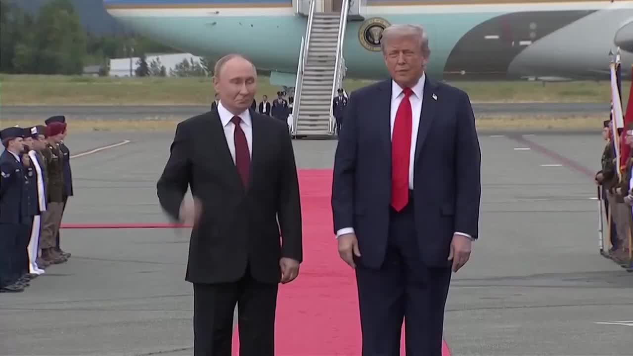   واکنش خبرساز پوتین به سوال یک خبرنگار هنگام عکس یادگاری: کشتن غیرنظامی‌ها را متوقف می‌کنید؟