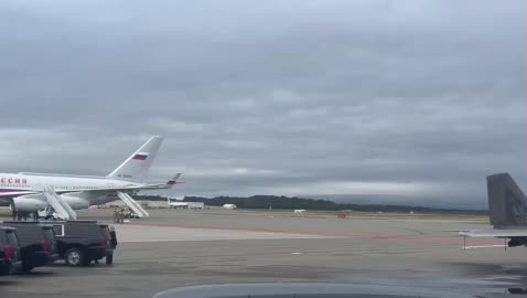   هواپیماهای ریاست جمهوری روسیه و آمریکا در کنار هم در فرودگاه