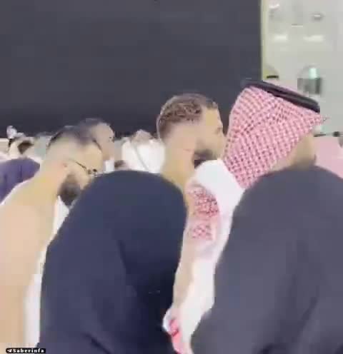    حضور کریم بنزما در بیت‌الله الحرام