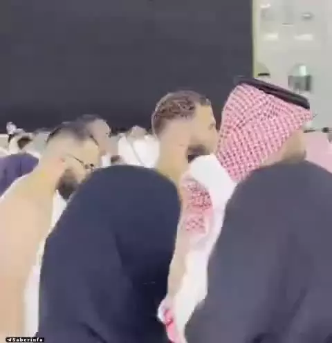    حضور کریم بنزما در بیت‌الله الحرام
