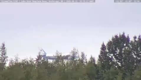   هم اکنون هواپیمای ترامپ در آلاسکا بر زمین نشست