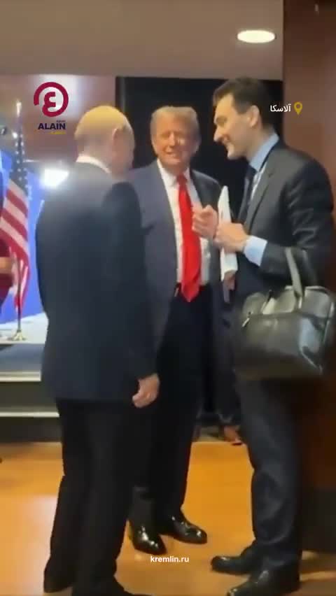   تصاویری تازه از گفتگو صمیمانه ترامپ و پوتین بعد از جلسه خصوصی