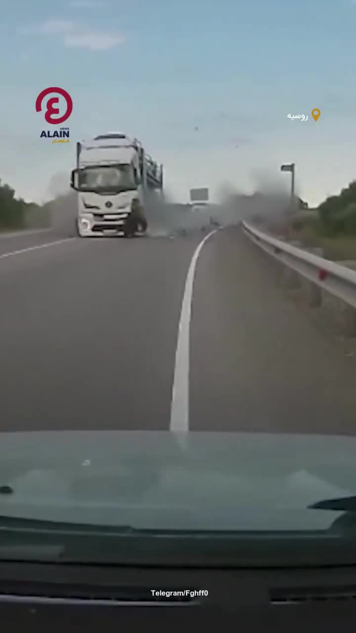   انفجاری در وسط جاده‌ به دلیل یک کامیون میکسر بتن!