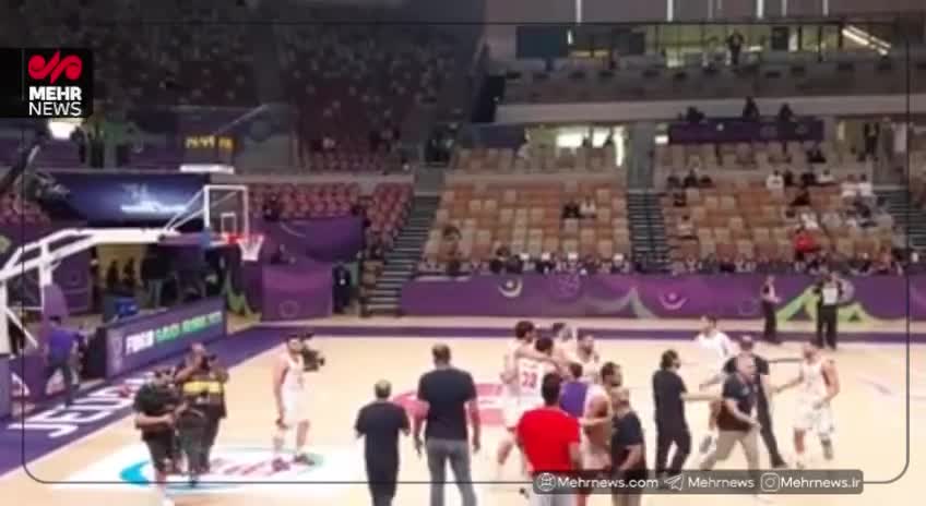    شادی ملی‌پوشان و هواداران ایران پس از سومی در آسیا