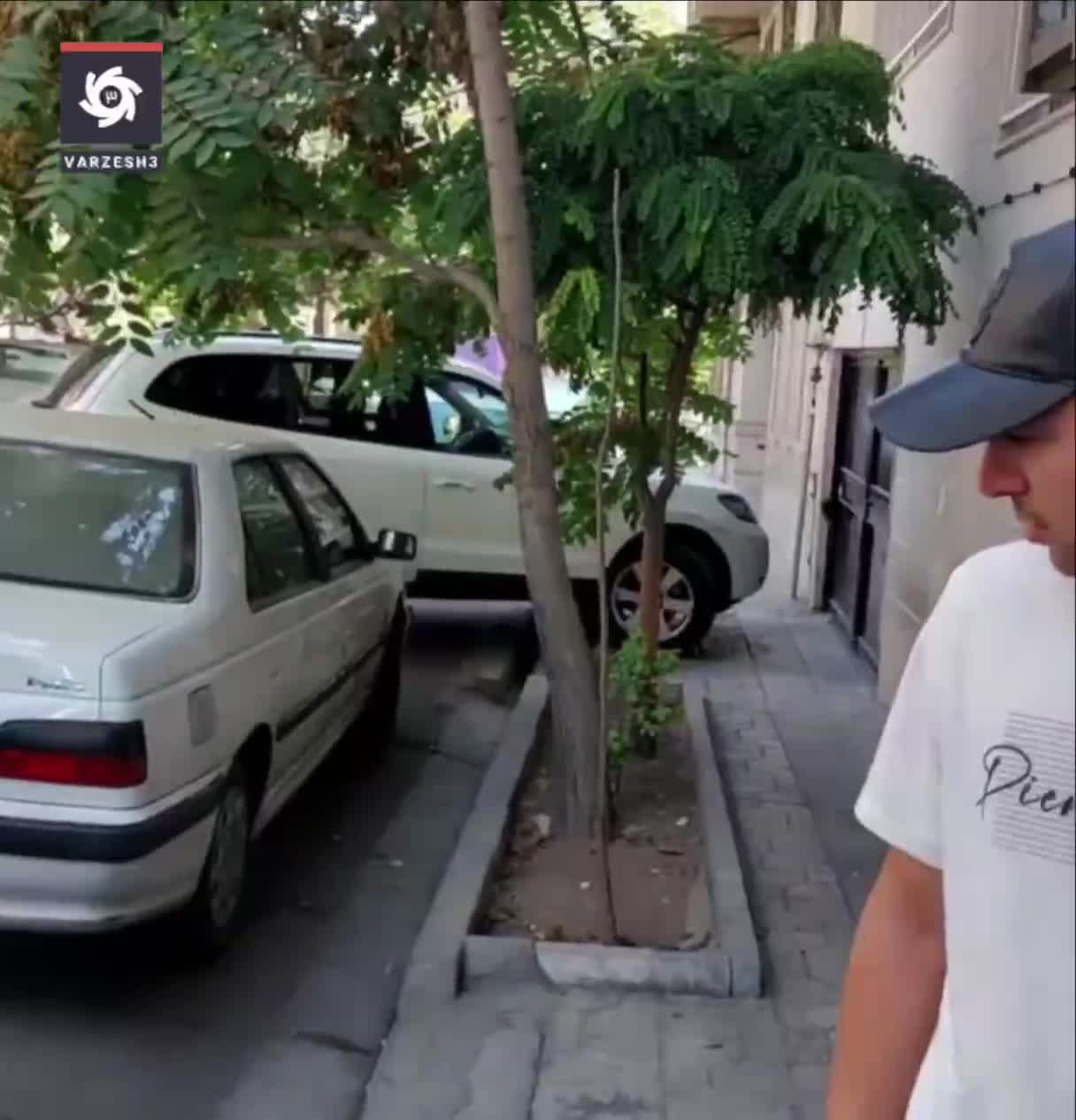   ماشین سعید مهری جلوی باشگاه پرسپولیس پنچر شد