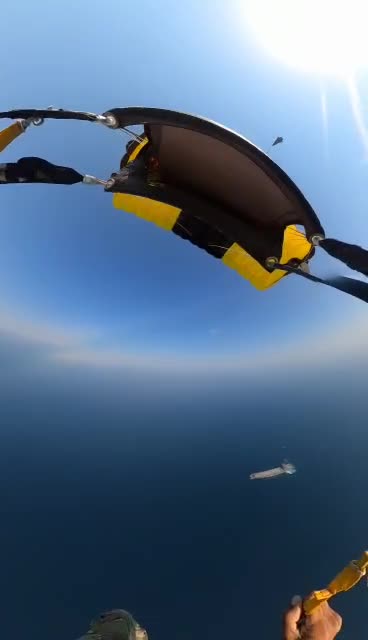   چتربازان سپاه از آسمان تا عرشه؛ عملیات ویژه روی ناو متحرک شهید مهدوی