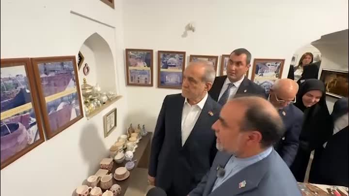   بازدید دکتر پزشکیان از مسجد کبود ایروان و اقامه نماز در این مسجد