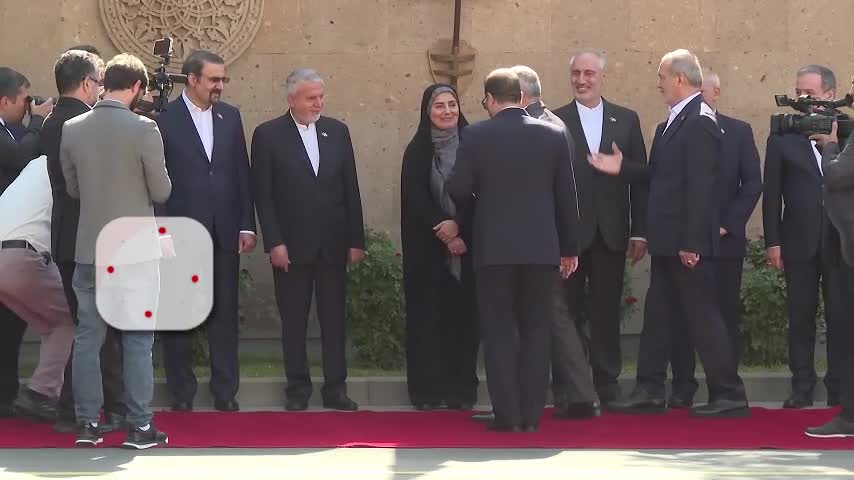   اشتباه لفظی پزشکیان؛ وقتی وزیر راه به عنوان وزیر اقتصاد معرفی می‌شود!