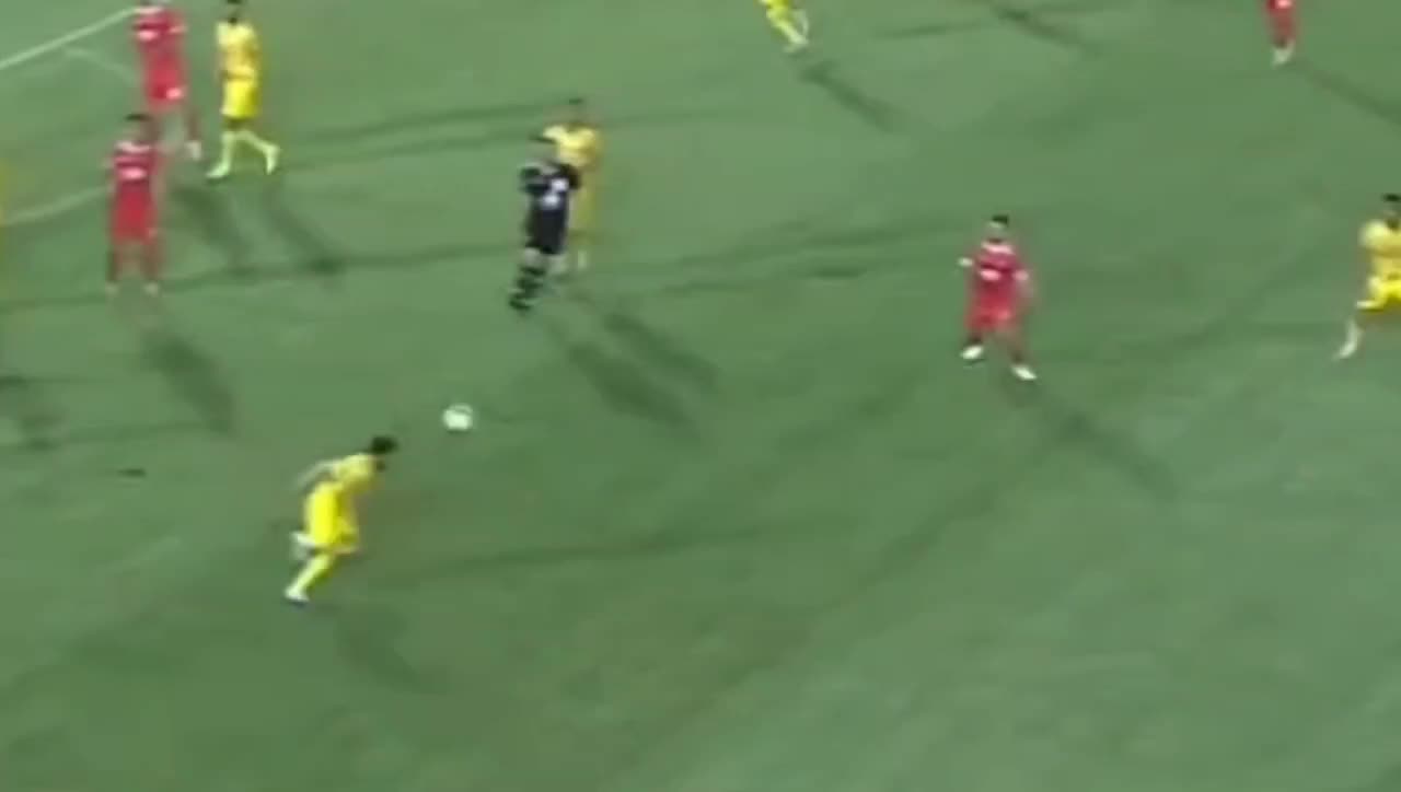   ویدیوی باشگاه فجرسپاسی علیه پرسپولیس؛ به نظر شما رفیعی باید در این صحنه اخراج میشد؟