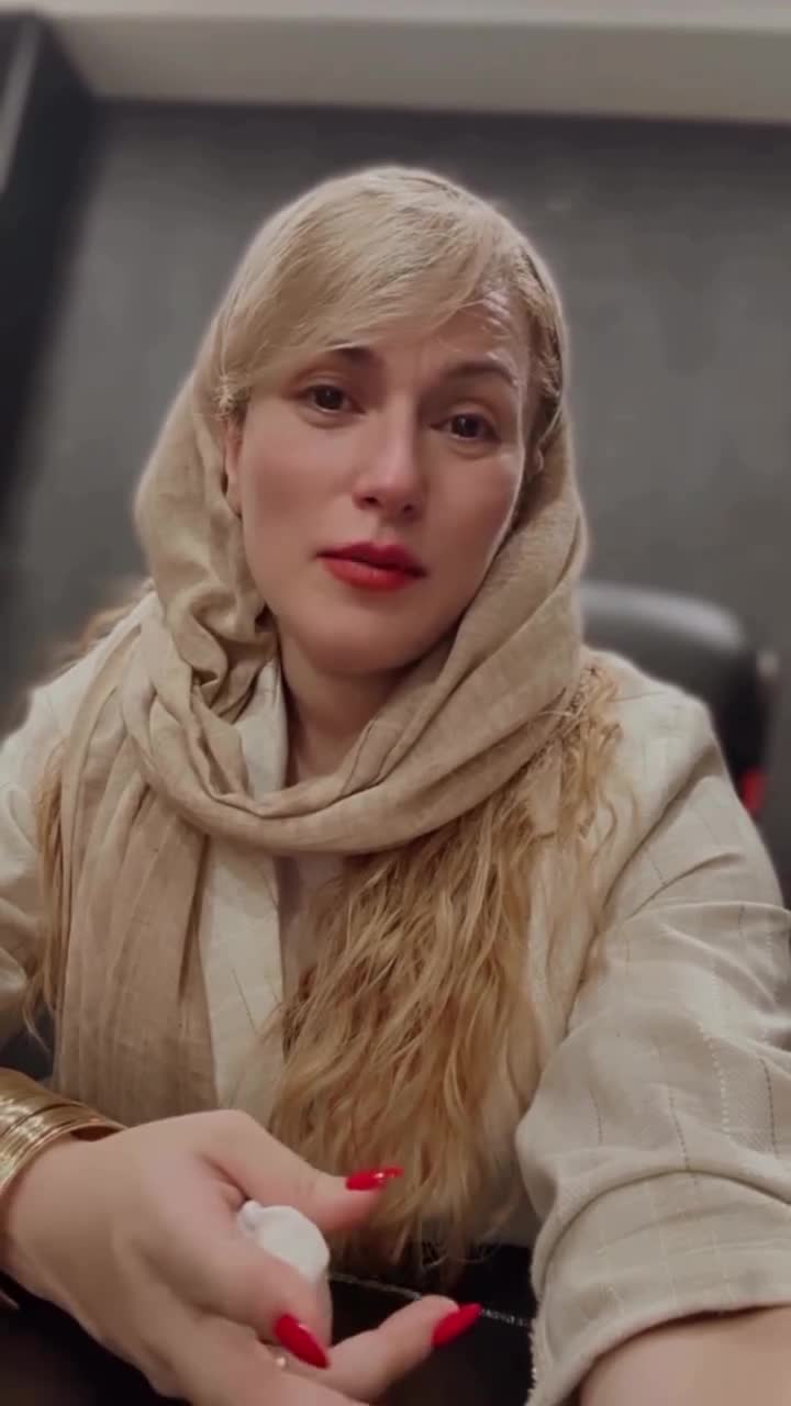   اشک شوق خواهر امیر تتلو پس از شنیدن خبر احراز توبه برادرش توسط دادگاه کیفری