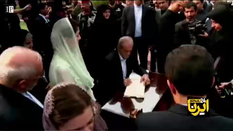 حضور مسعود پزشکیان، رئیس جمهور در آرامگاه اقبال لاهوری