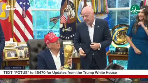   جمله عجیب ترامپ وقتی کاپ جام جهانی را از رئیس فیفا گرفت!