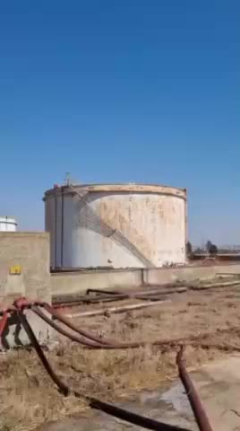   تصاویر تازه از آتش‌سوزی در یکی از مخازن سوخت پالایشگاه نفت حمص