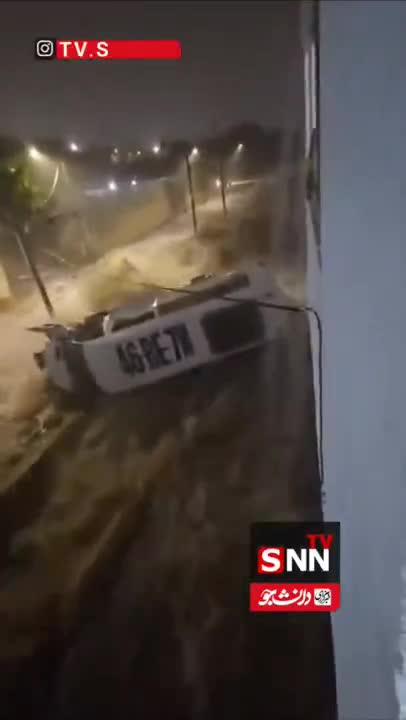   وقوع سیل شدید در پی بارش سنگین باران در مکزیک