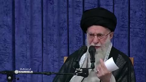    رهبر انقلاب: در بین این جمع ابلهی که نشستند که جایگزین برای جمهوری اسلامی در ایران پیدا کنند، یک ایرانی هم بود، خاک بر سر آن ایرانی!