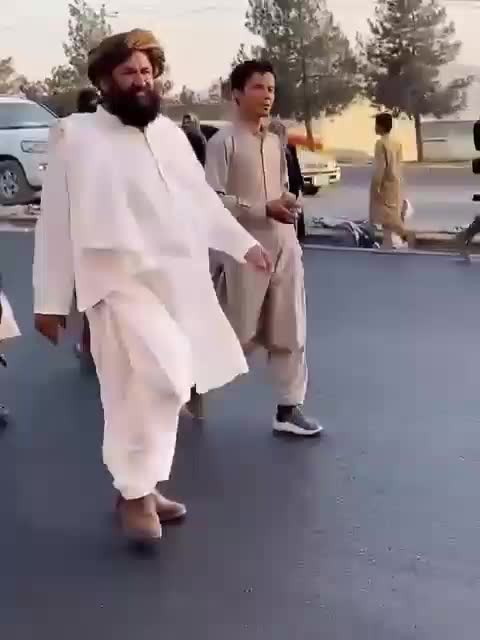   تقلید شهردار افغانستانی از شهردار تهرانی؛ چرخش در شهر برای انجام وظیفه با دوربین تبلغیاتی!