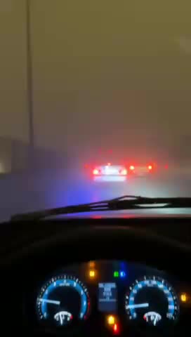   طوفان و گردوخاک در بندرعباس، روز روشن را تاریک کرد