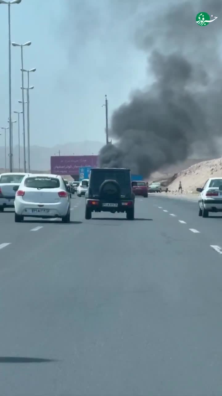   آتش گرفتن یک خودرو در اتوبان قم تهران