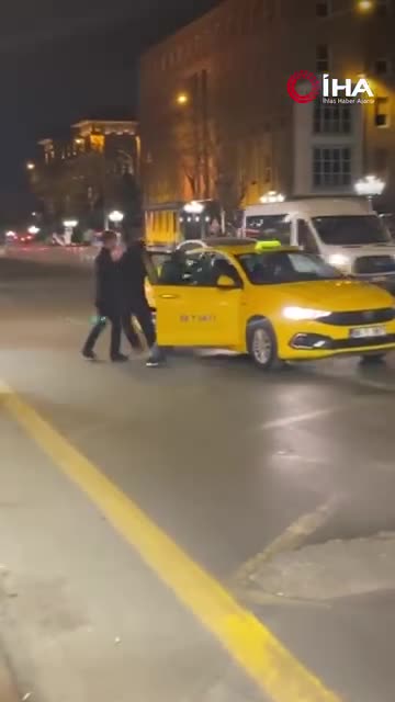   راننده باهوش زورگیرها را به دام انداخت؛ لحظه طراحی حمله ناگهانی برای زورگیری!