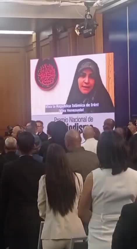   مراسم اهدای جایزه سیمون بولیوار به سحر امامی از طرف رئیس‌جمهور ونزوئلا