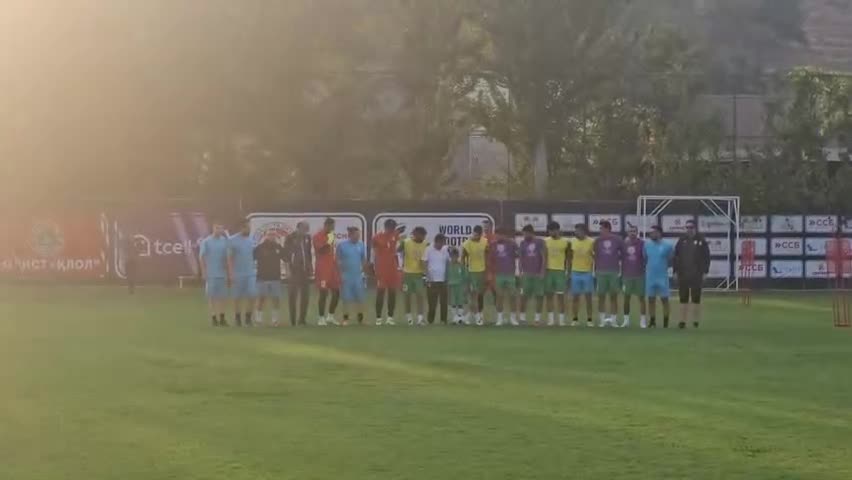   تمرین تیم ملی، کودک تاجیک را خوشحال کرد