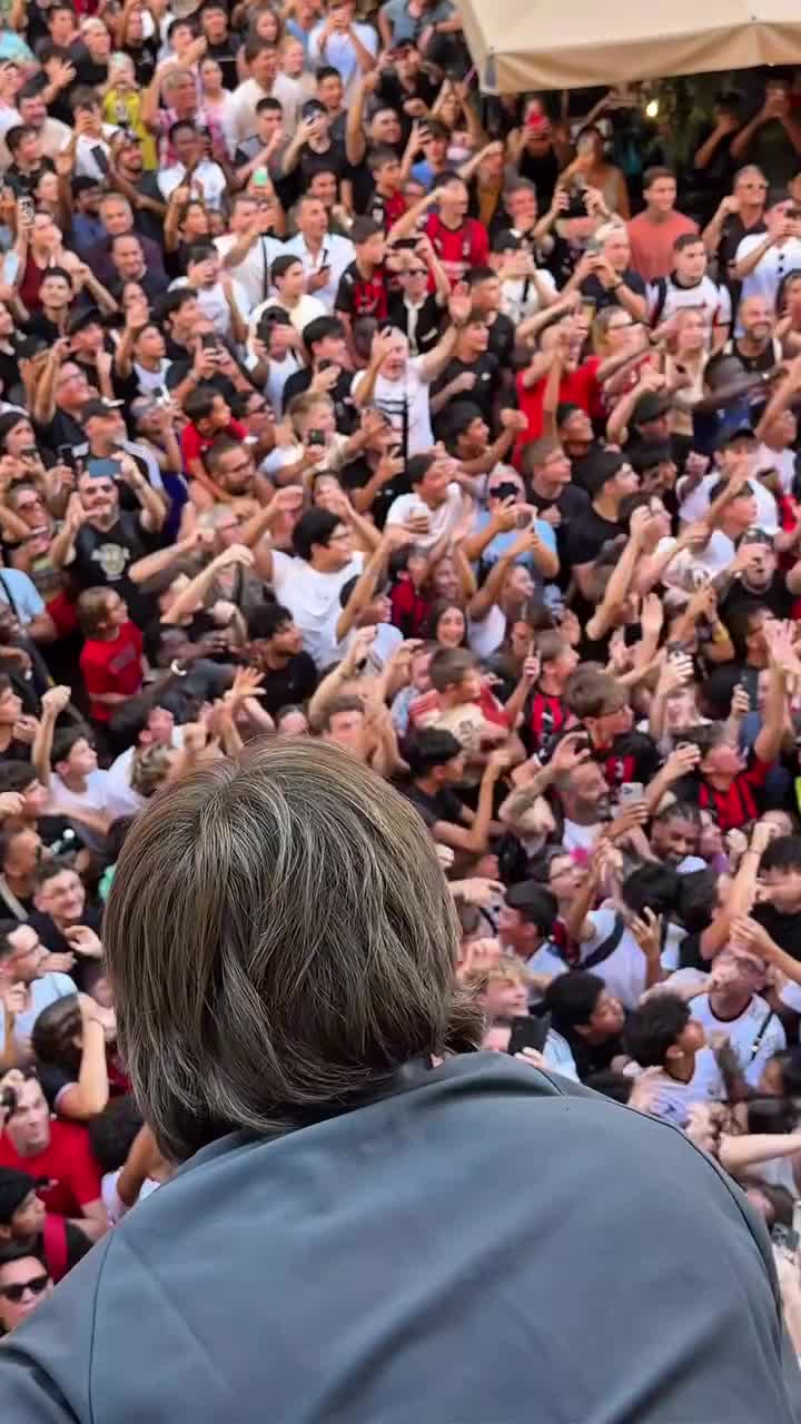   استقبال هواداران میلان از لوکا مودریچ