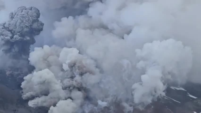   فوران همزمان دو آتشفشان فعال در کامچاتکا