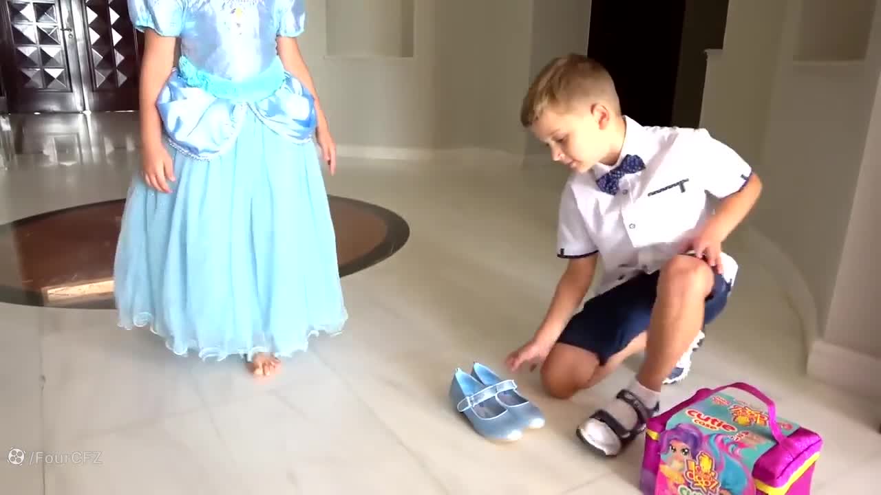 دیانا باپدردرحال  بازی باتوپ هستن &quot; دیاناشو - برنامه کودک روما &quot;