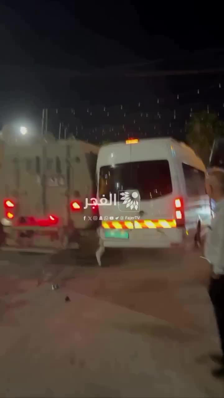  تصادف عجیب خودروهای زرهی اسرائیلی با یک ون غیر نظامی فلسطینی