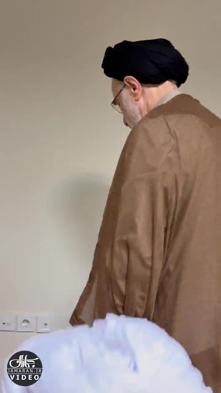   فیلم محمدعلی ابطحی از نماز جماعت سید محمد خاتمی