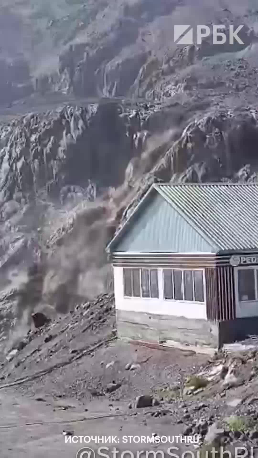   ریزش انبوه آب و گل و لای بر روی قله البروس در روسیه