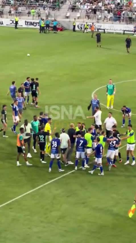   درگیری شدید در جریان دیدار دوستانه دو تیم کومو و رئال‌بتیس