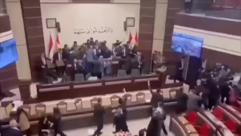 پارلمان یا رینگ بوکس؟ | دعوا، کتک‌کاری و پرتاب کفش در مجلس عراق | 16 مرداد 1404