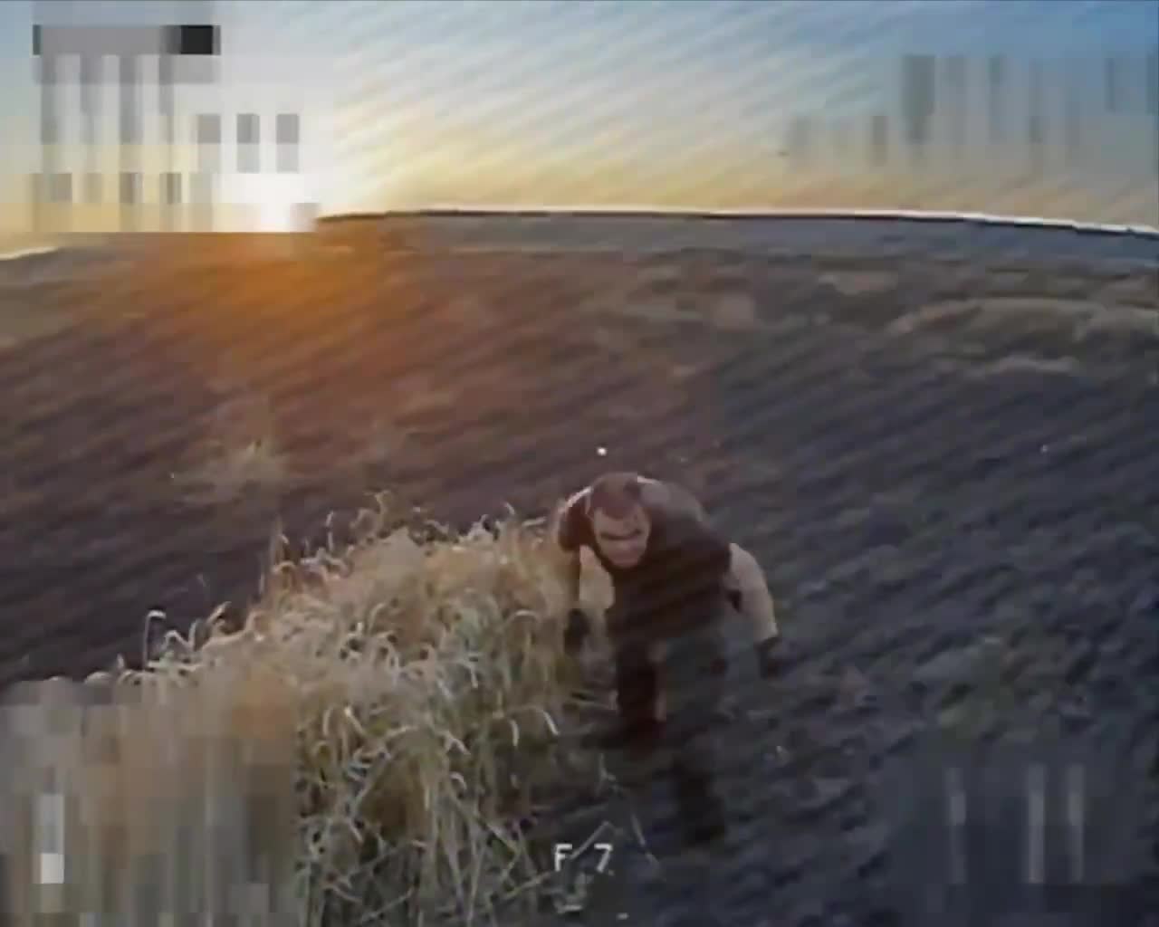   لحظه شاخ به شاخ شدن سرباز روسی با یک پهپاد انتحاری اوکراینی