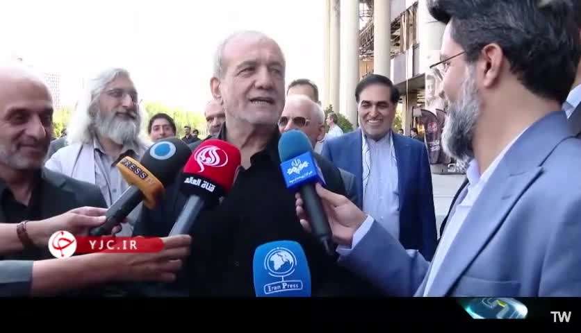    پزشکیان: با زاکانی کل‌کل داشتیم اما الان قدردان او هستم