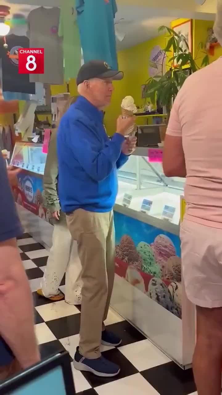   تصاویر جو بایدن به همراه دخترش در بستنی‌فروشی در دوران بازنشستگی مثل یک شهروند عادی!